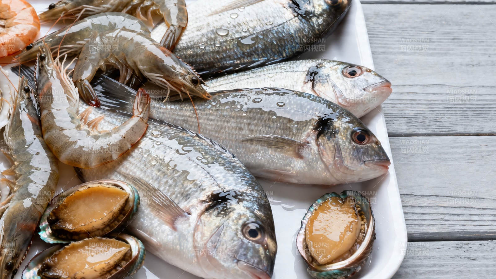 新鲜海产拼盘 鱼虾鲍鱼图片