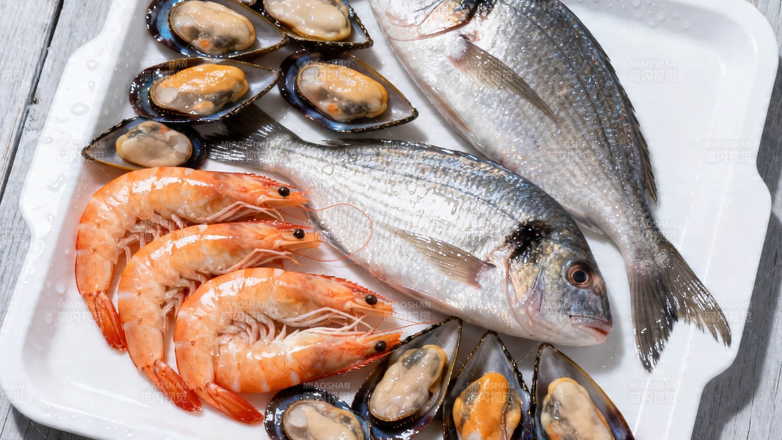 海鲜拼盘 鱼虾贝类新鲜呈现图片