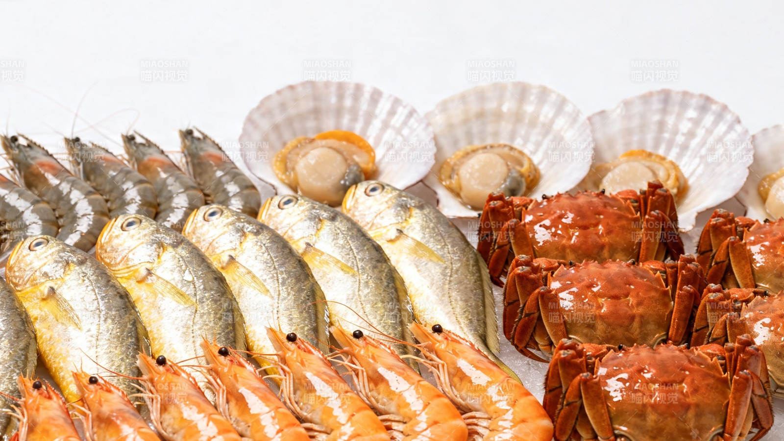 海鲜盛宴 鱼虾蟹贝齐上桌图片