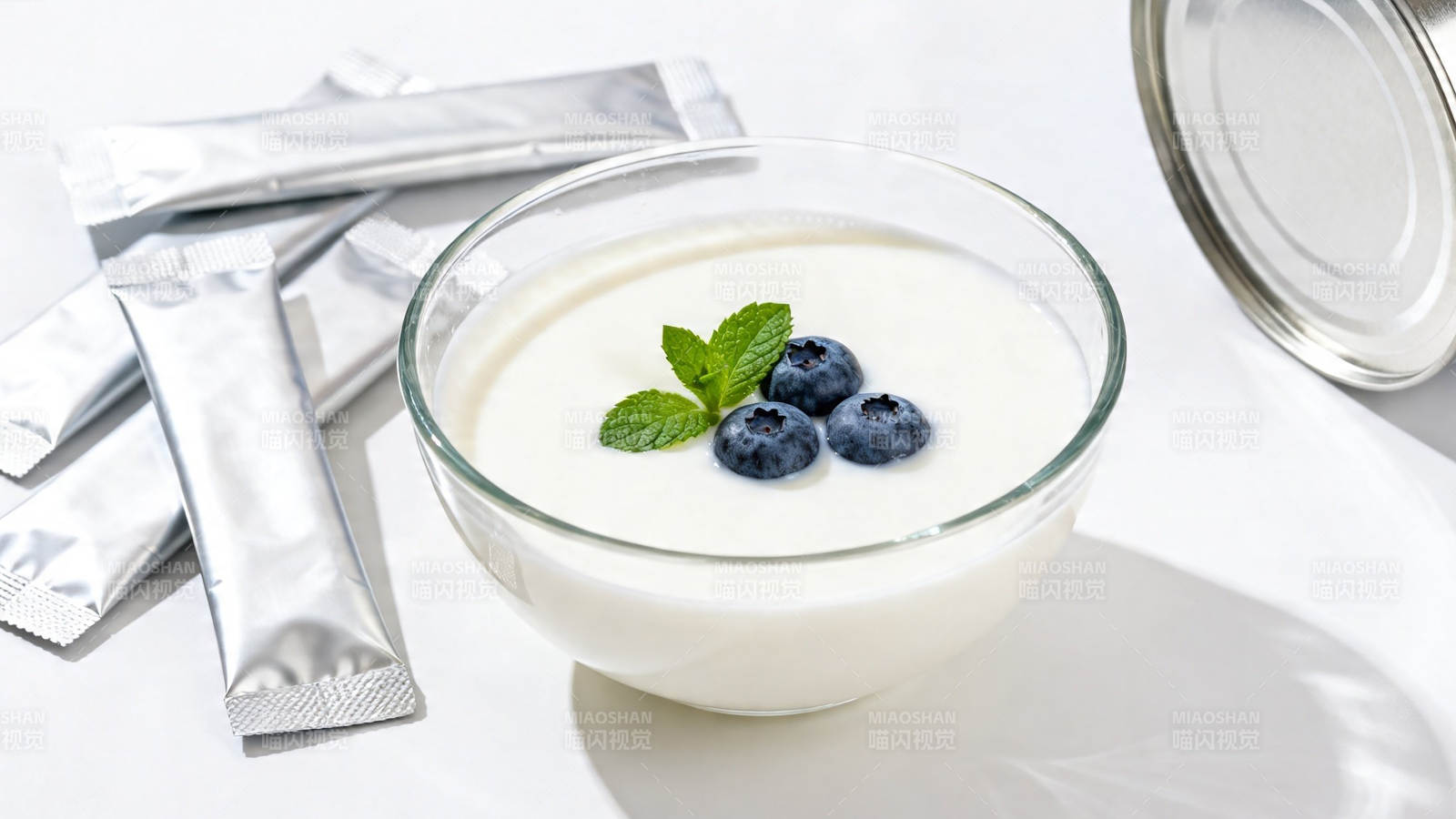 蓝莓酸奶配薄荷 清新健康早餐图片