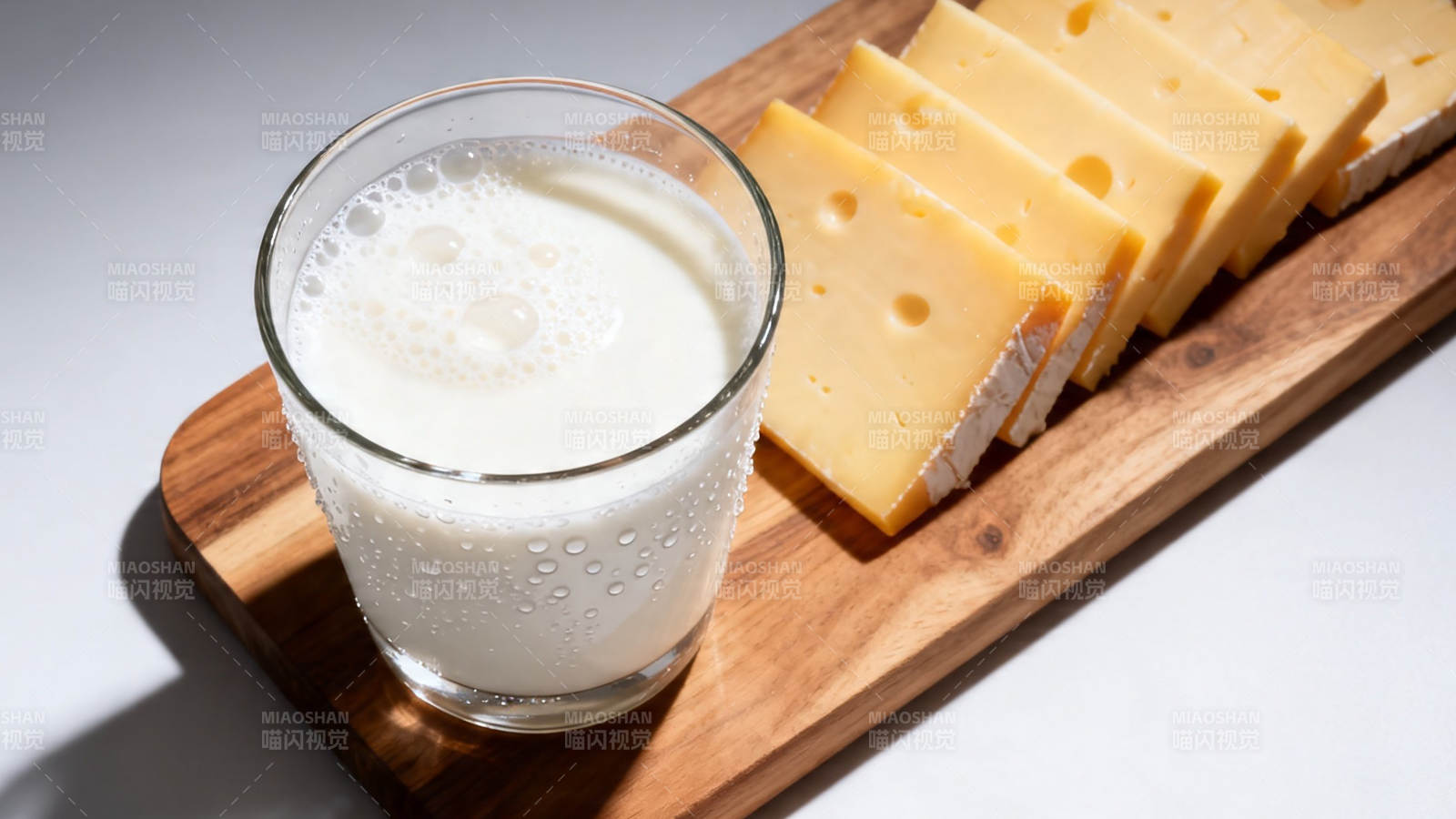 牛奶配奶酪 简约美味图片