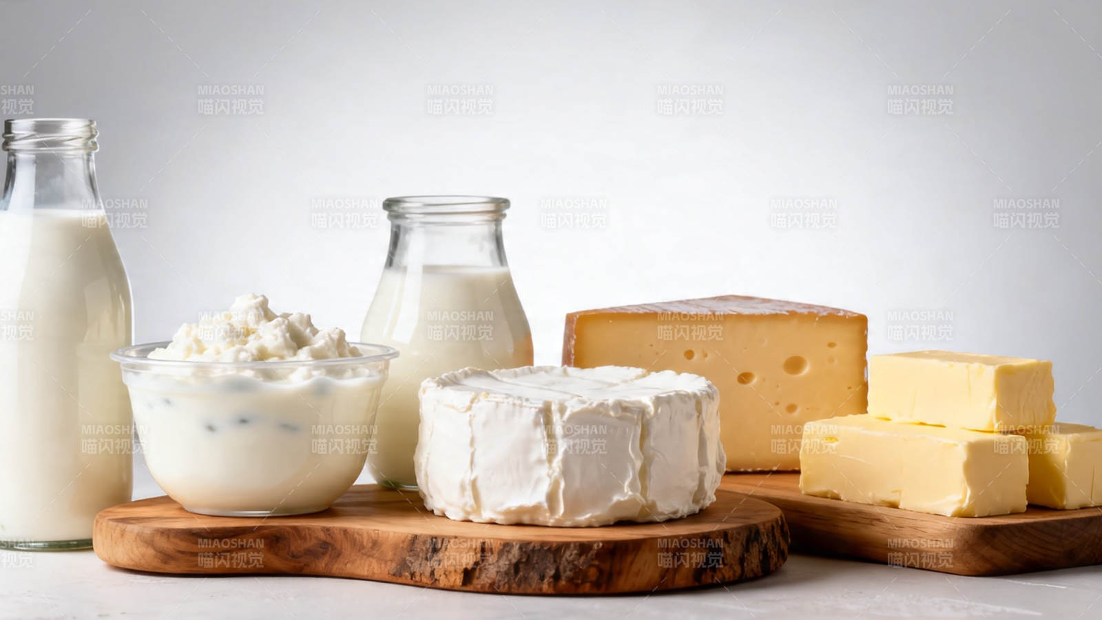奶香四溢 乳酪与牛奶盛宴图片