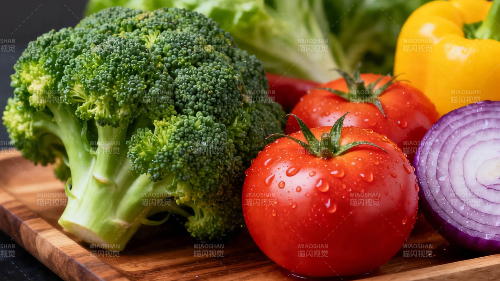 新鲜蔬菜拼盘 色彩缤纷健康美味图片