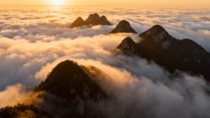 云海日出 群峰隐现图片