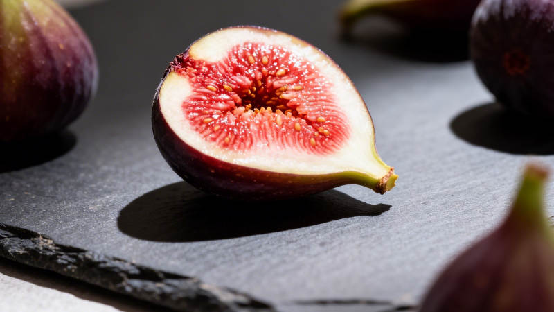 切开的无花果 红润多汁图片