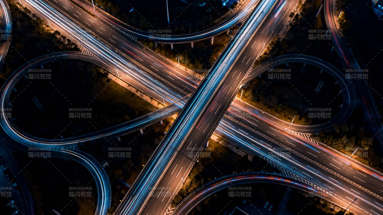 夜瞰立交 车流如织光带图片