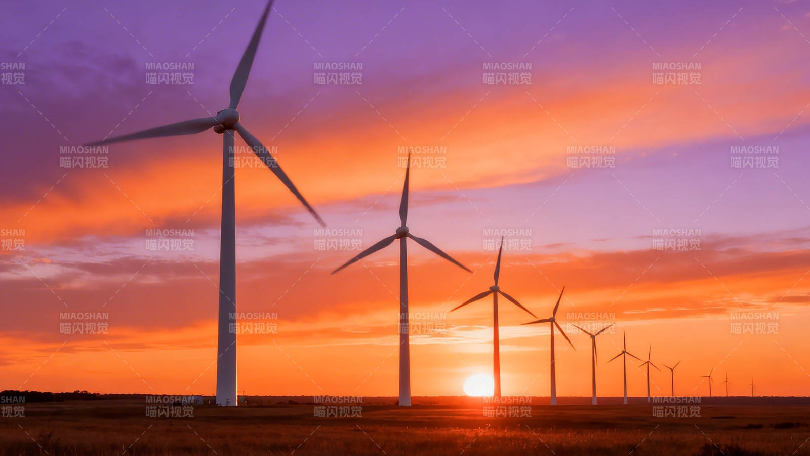 风车列阵 夕阳熔金图片