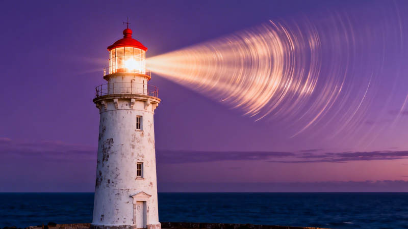 灯塔旋光 紫夜守海图片