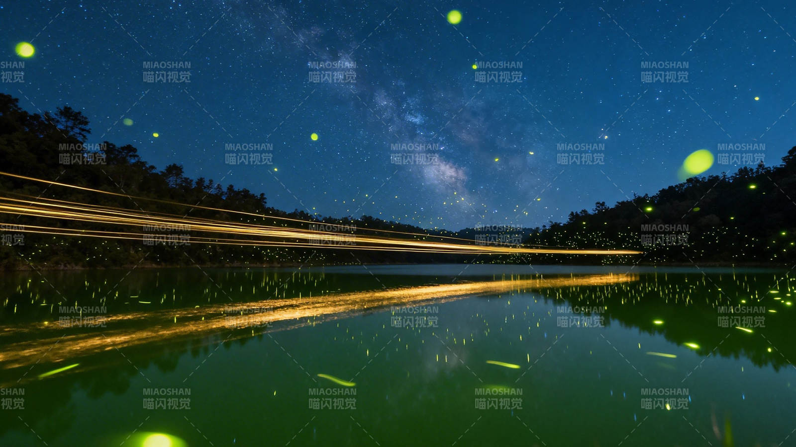 萤火虫夜舞银河湖光图片