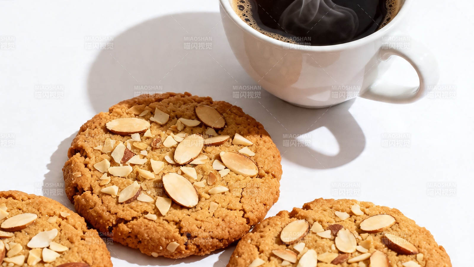 咖啡配杏仁饼干 午后惬意时光图片