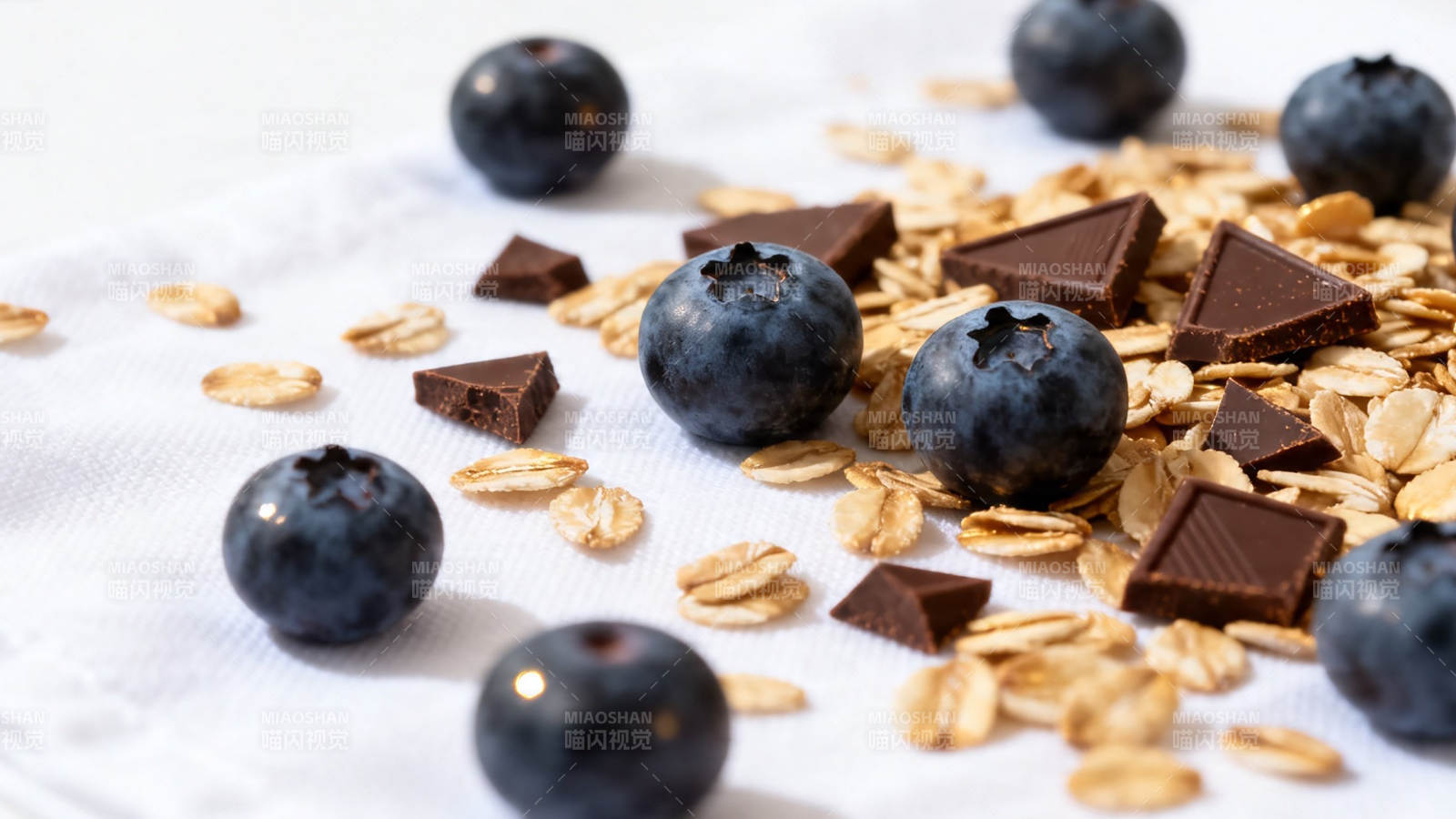蓝莓燕麦巧克力早餐图片