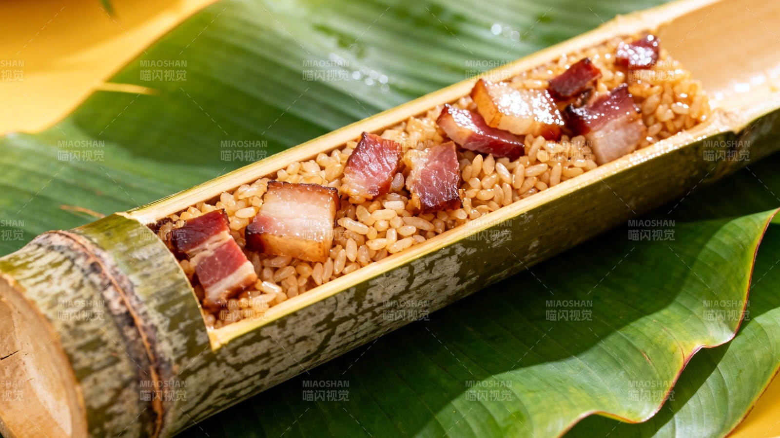 竹筒腊肉饭 香糯诱人图片