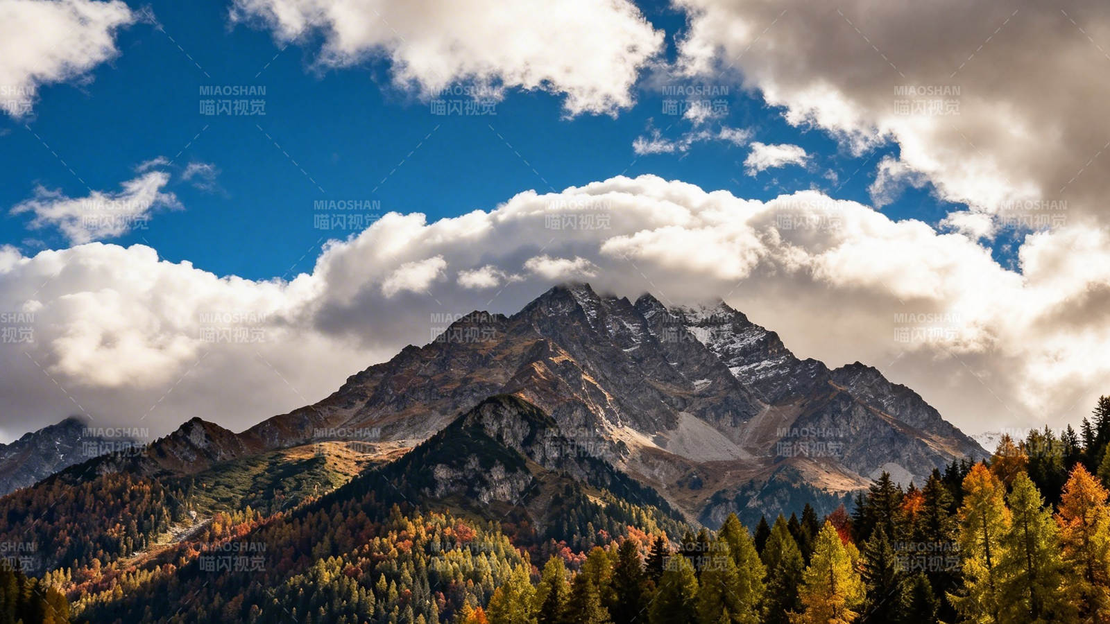 秋山云影 层林尽染图片