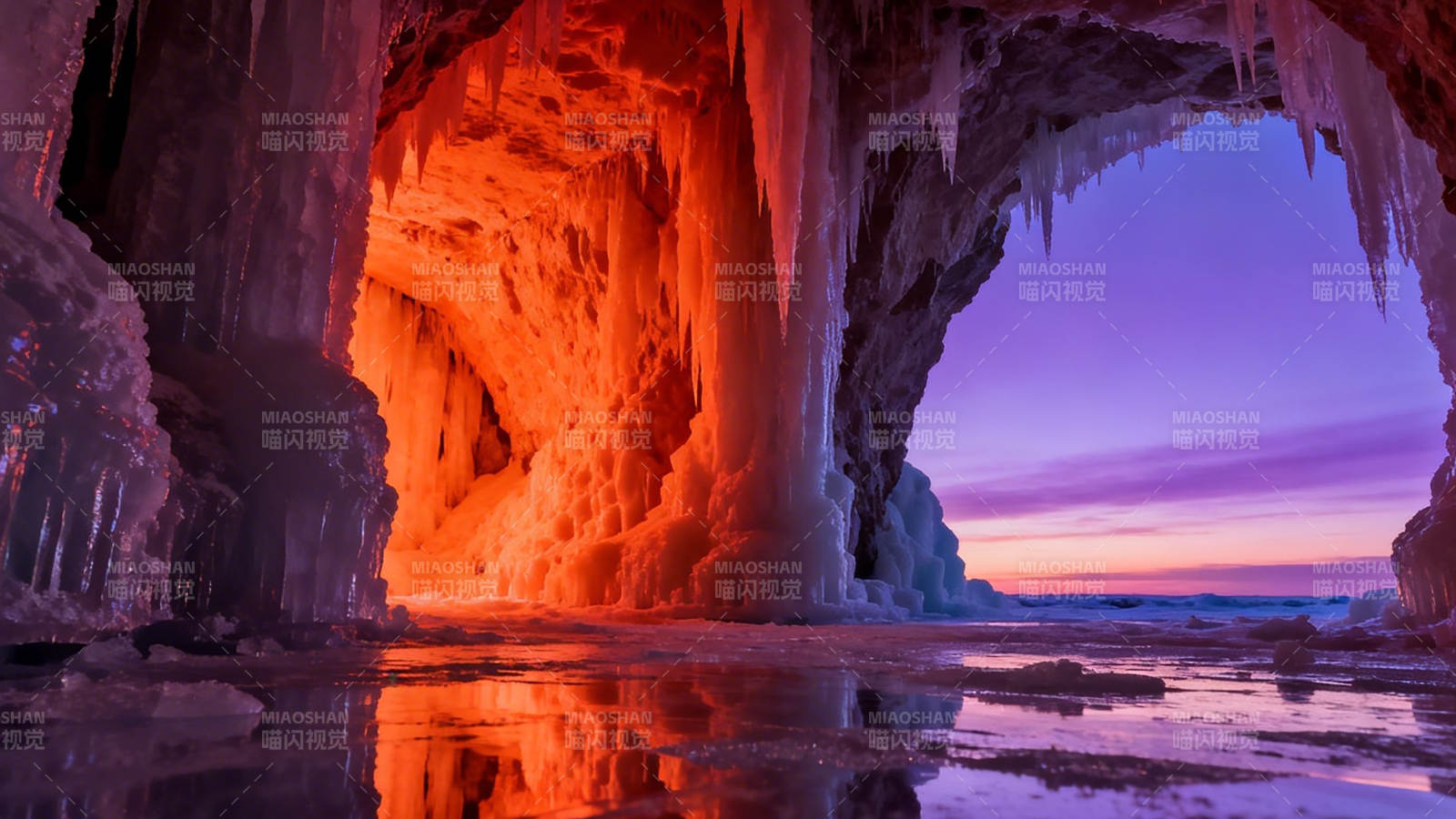 冰洞霞光映水镜图片