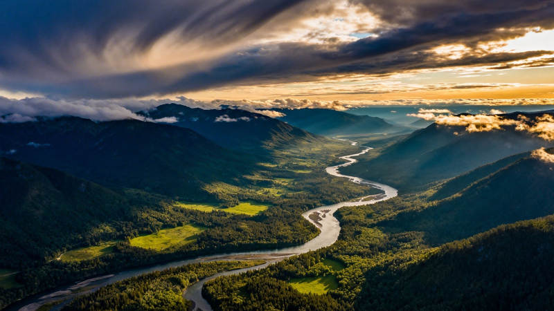 山河壮丽 云霞映谷图片