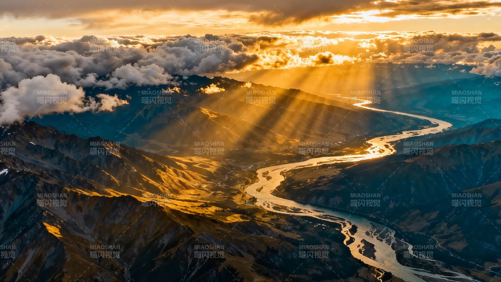 金光穿云 山河如绘图片