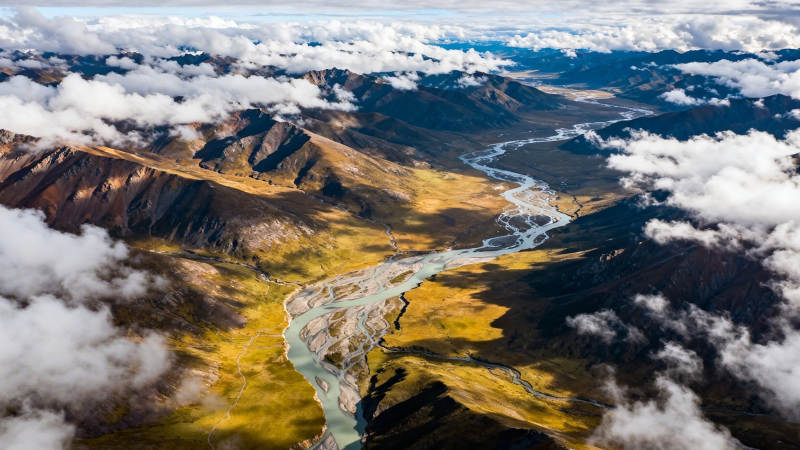 云海绕山河 秋色壮美画卷图片