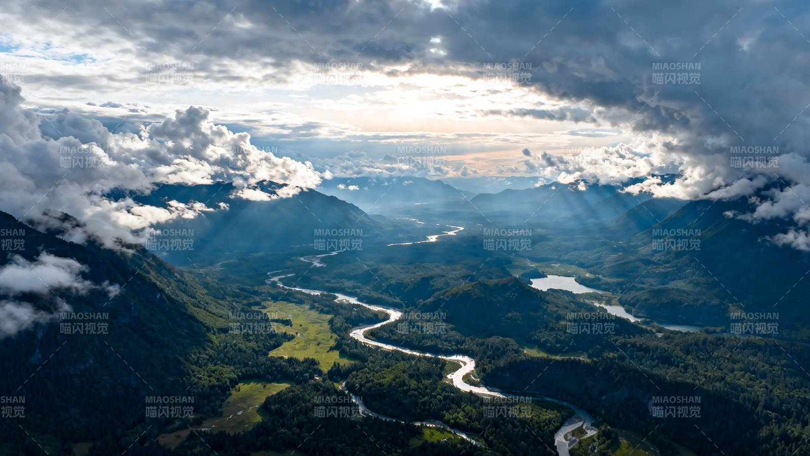 云海山河 蜿蜒如带图片