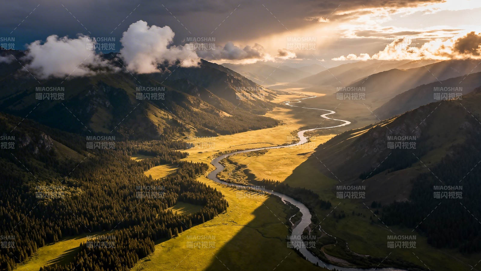 山河壮丽 云影流金谷图片