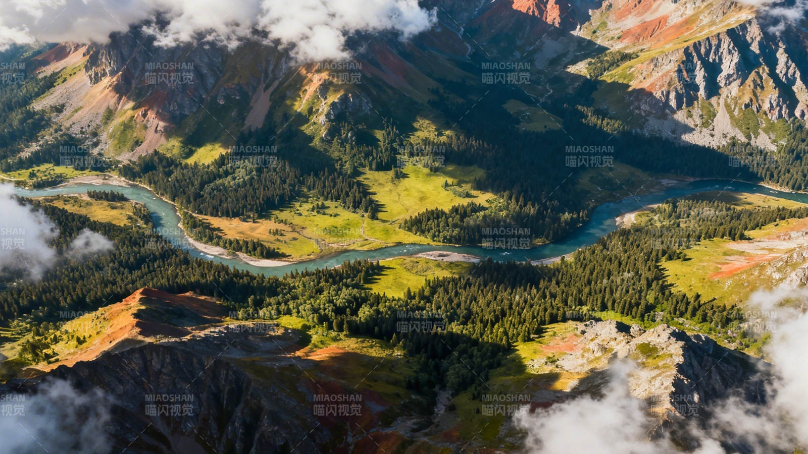 山河蜿蜒 云绕彩峰图片