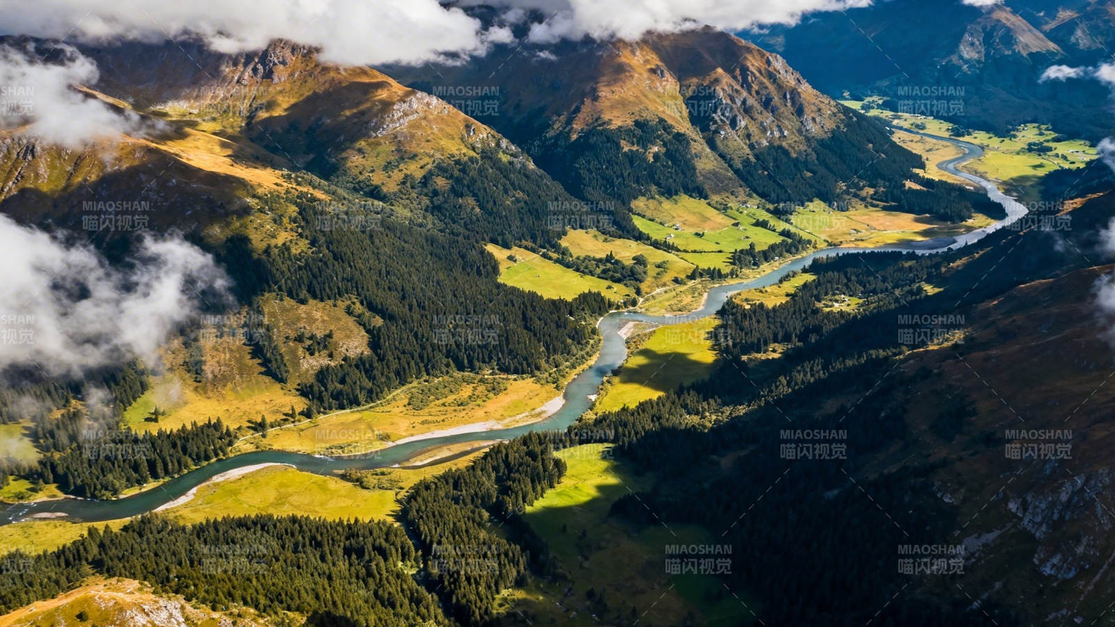 山河蜿蜒 云绕峰峦间图片