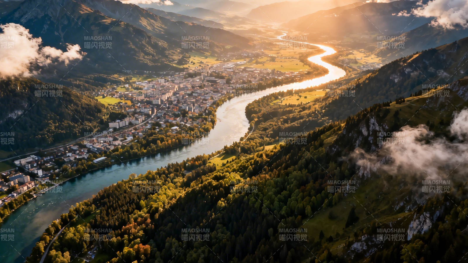 山河环抱 小镇如画图片