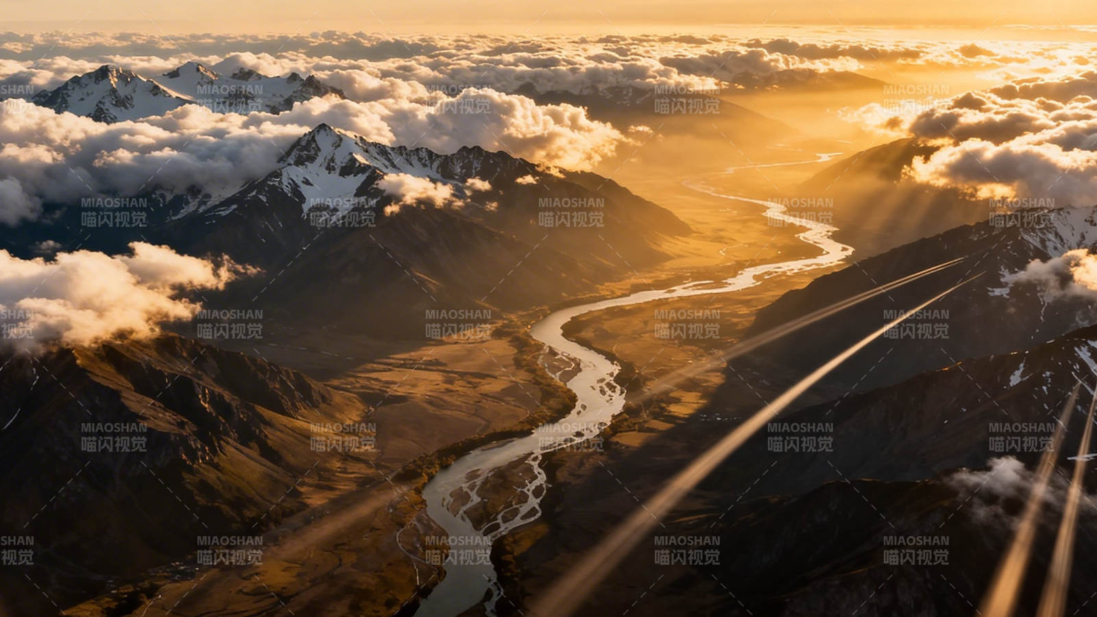 金色山河 云海蜿蜒如带图片