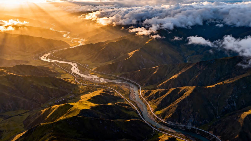 山河壮丽 云海映金辉图片