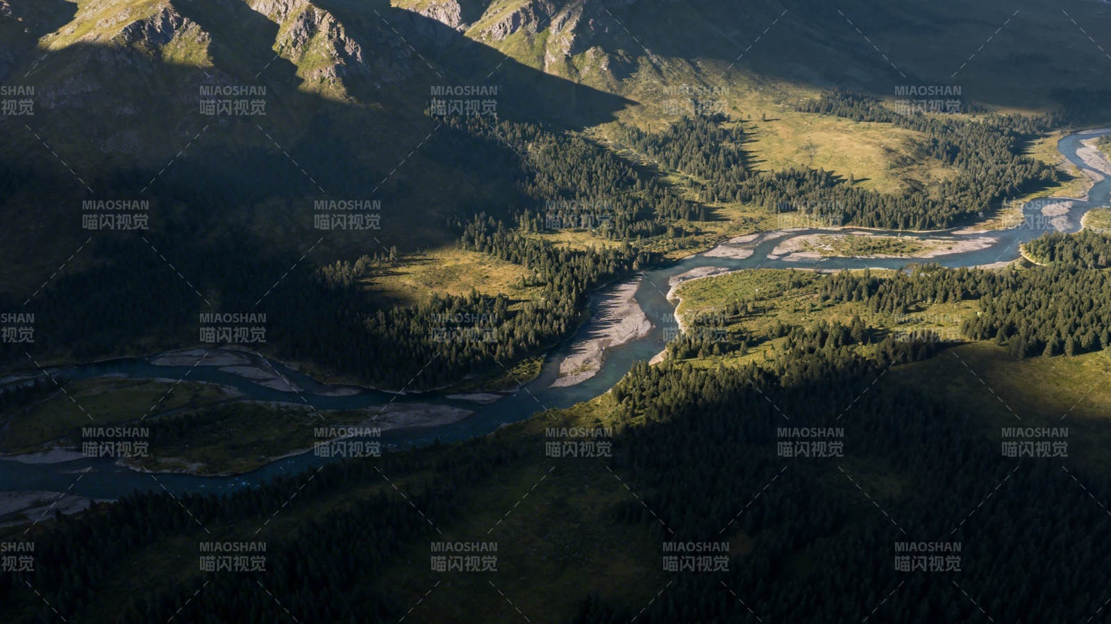 山河蜿蜒 光影如画图片