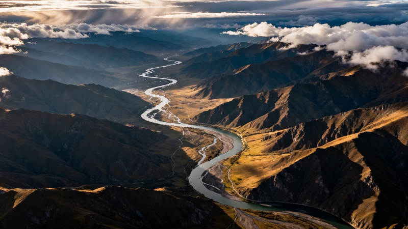 山河蜿蜒 云海缭绕壮景图片