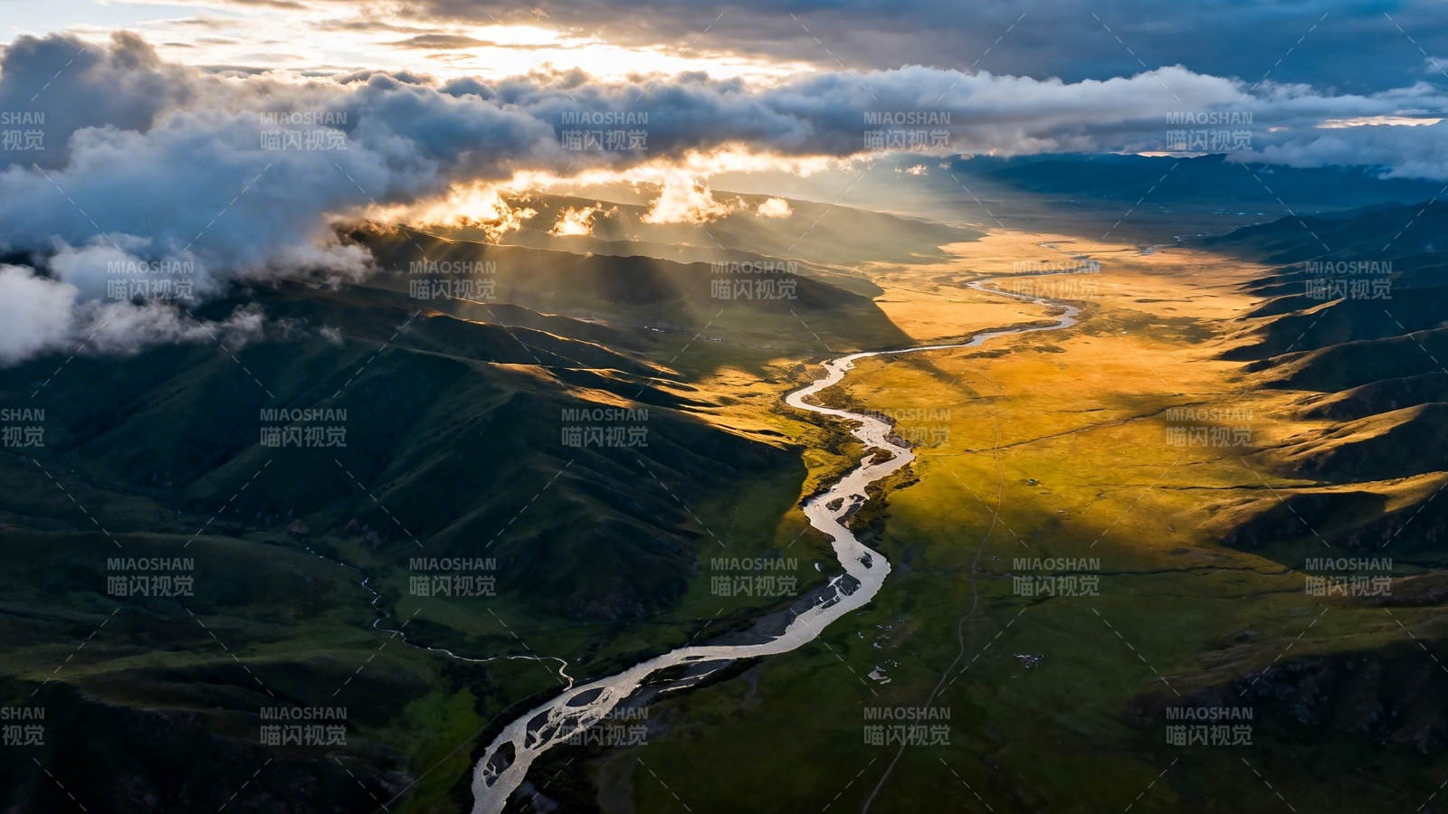 山河壮丽 云霞映金谷图片
