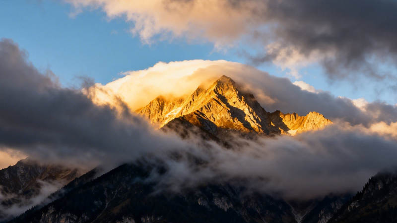 金山穿云 夕照峰巅图片