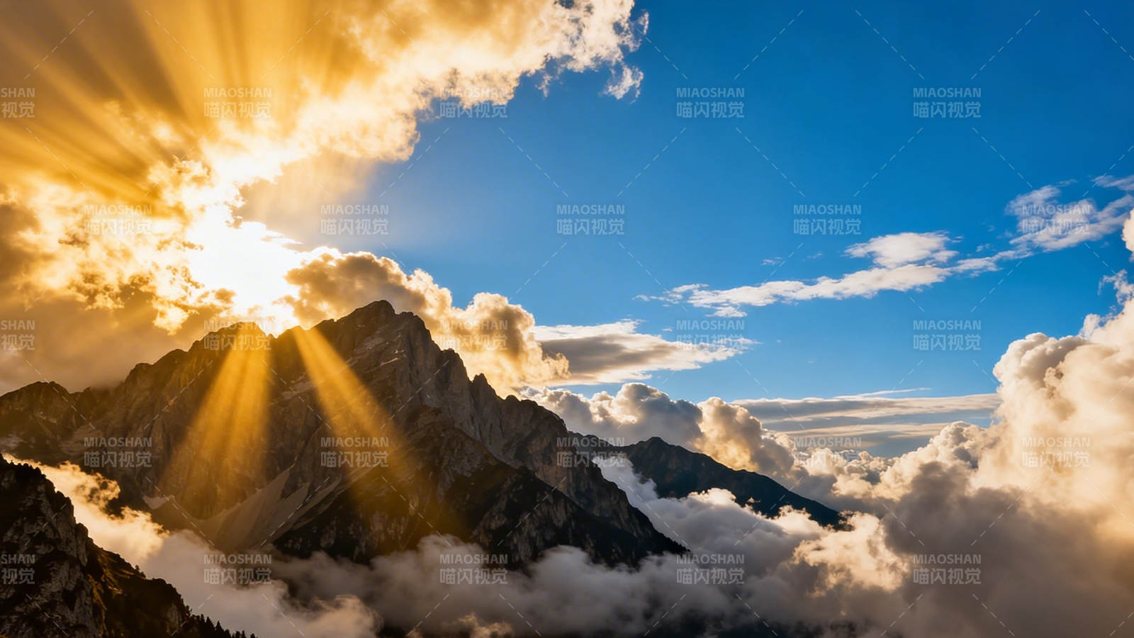 金光穿云 山巅破晓图片