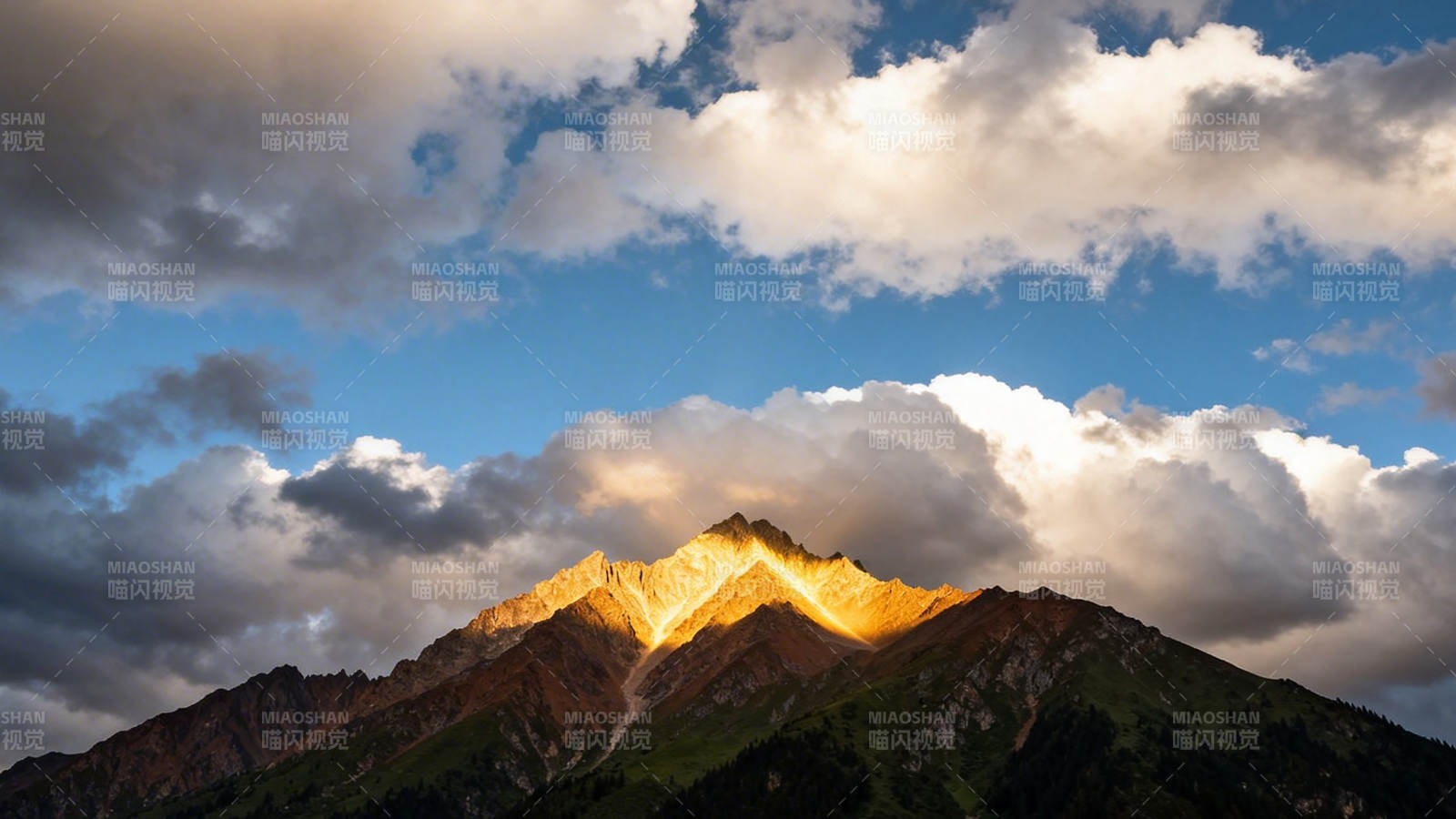 金山云影 峰峦映霞光图片