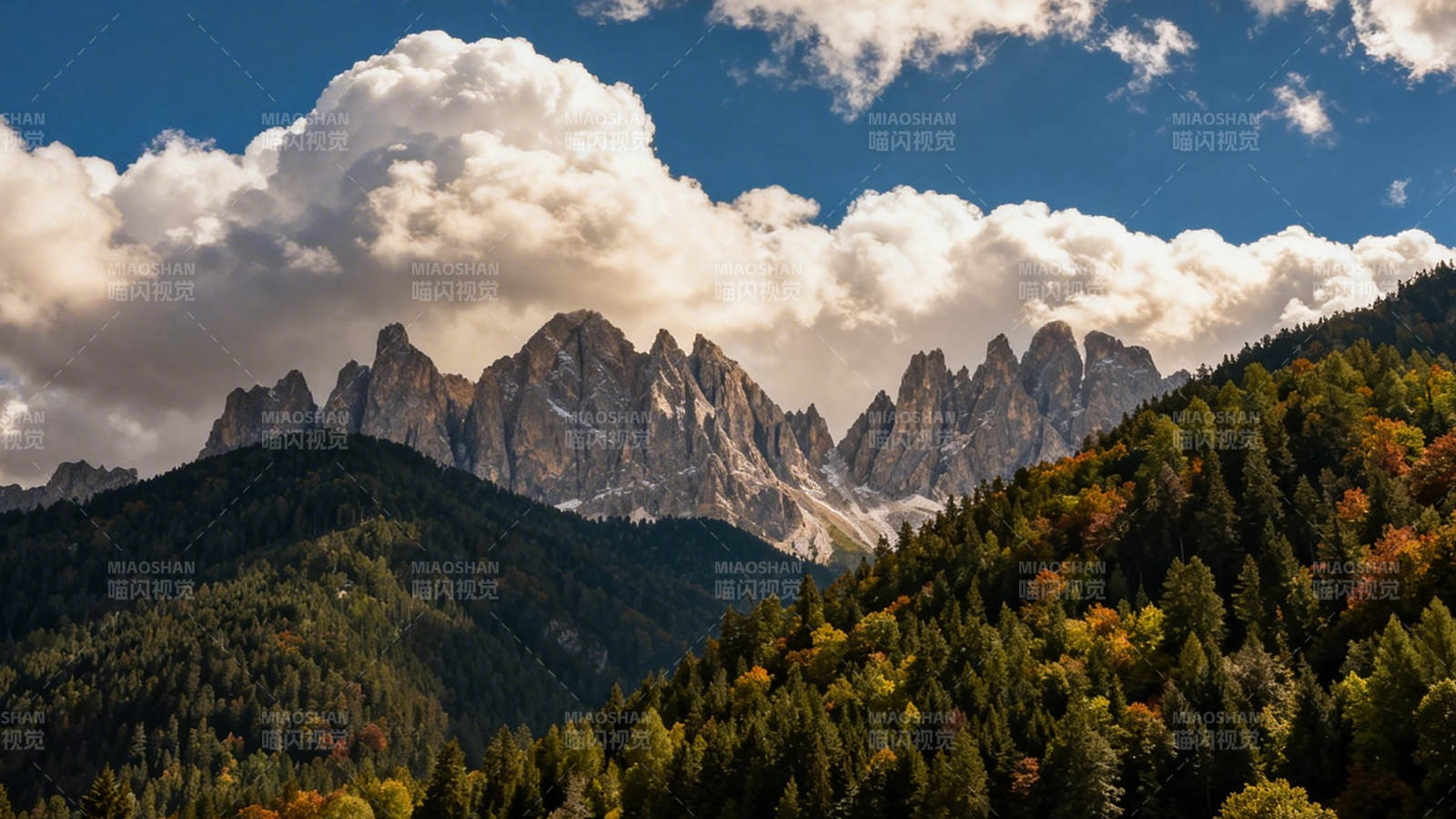 秋山云涌 峰峦叠翠图片
