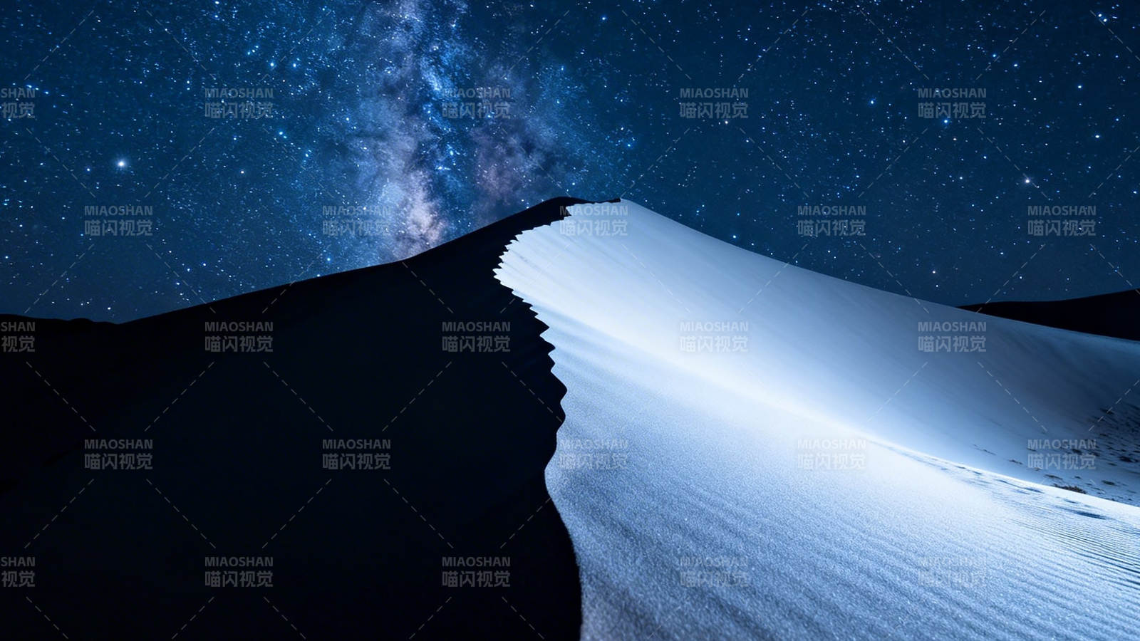 星夜沙丘 银河倾泻图片