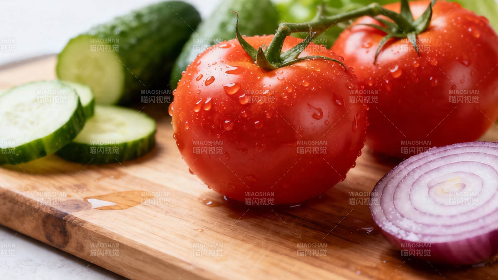 新鲜蔬果切配待烹饪图片