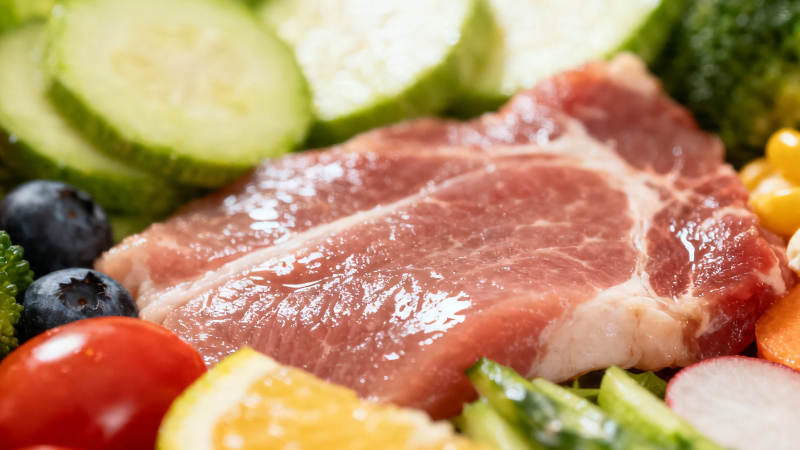 生肉配鲜蔬 健康好搭配图片