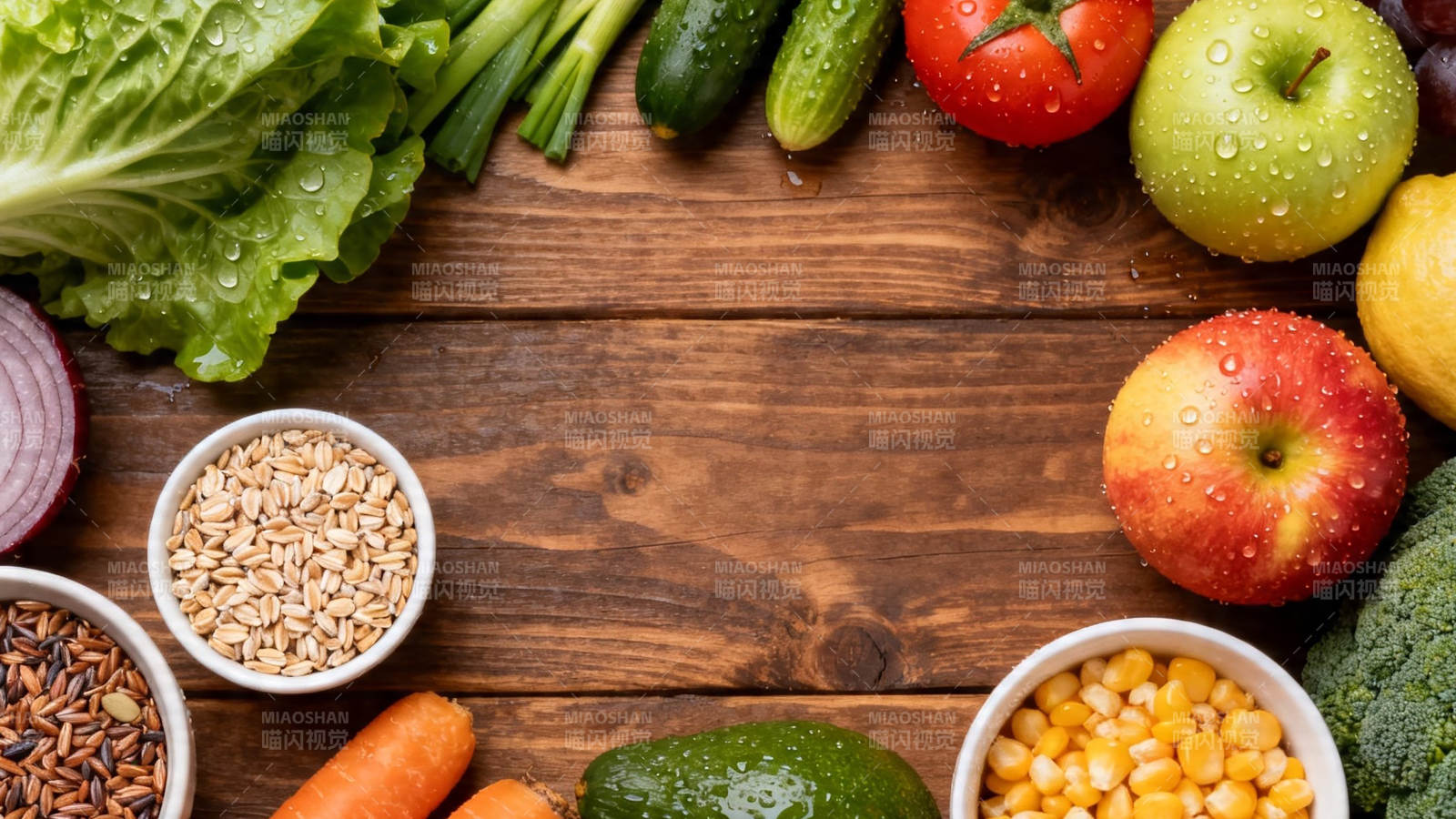 新鲜蔬果谷物健康餐盘图片