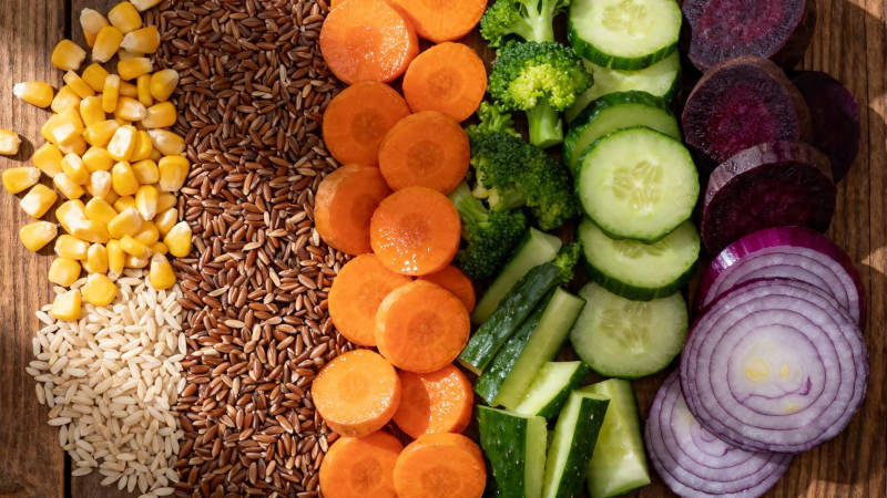 五彩蔬果谷物拼盘图片