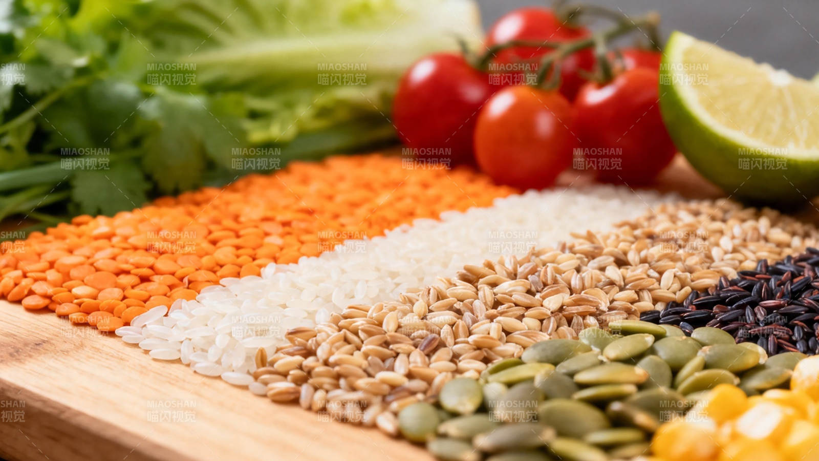 五谷杂粮配蔬果 健康饮食新选择图片