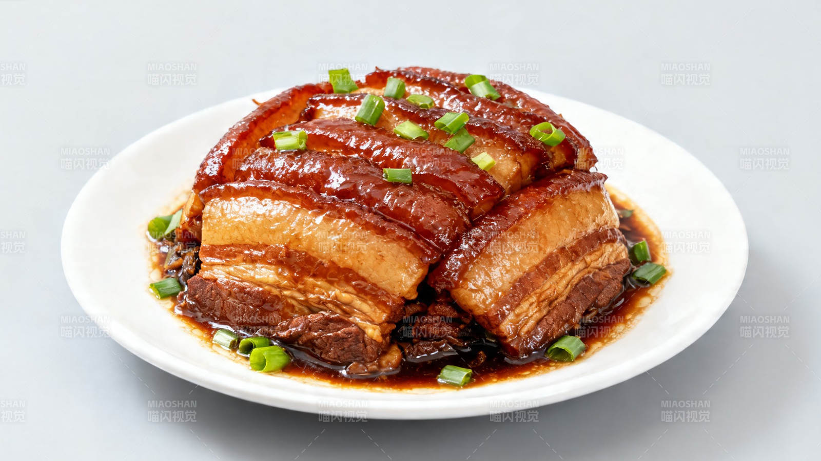 红烧肉 香糯诱人 撒葱点缀图片