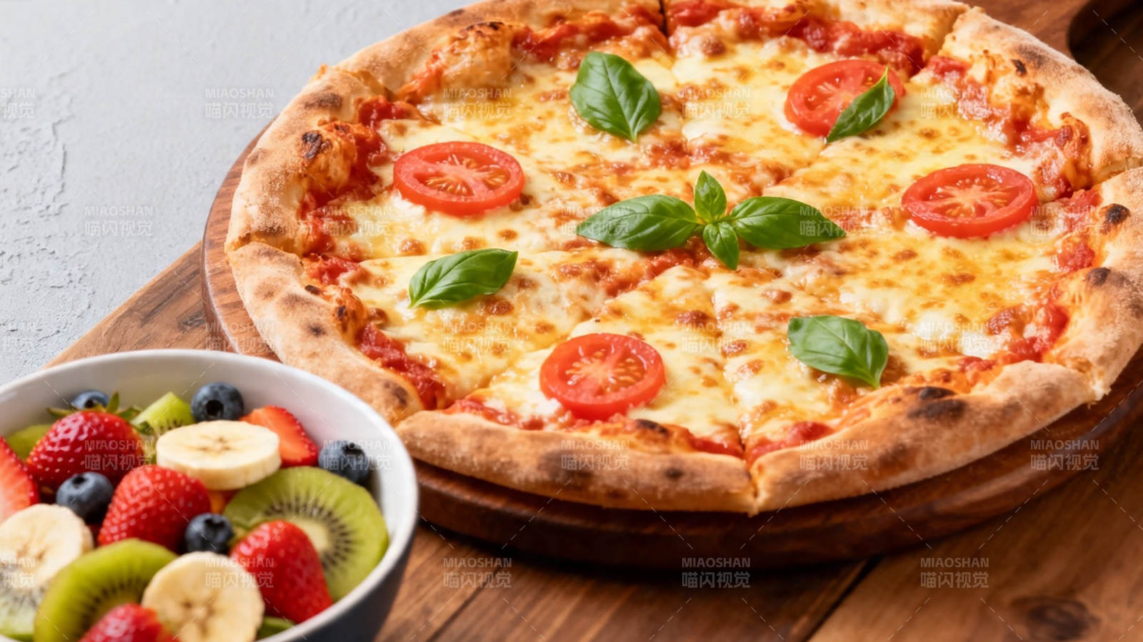 披萨配水果 美味又清新图片