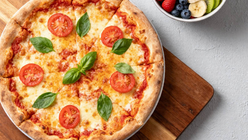 披萨配水果 清新又美味图片