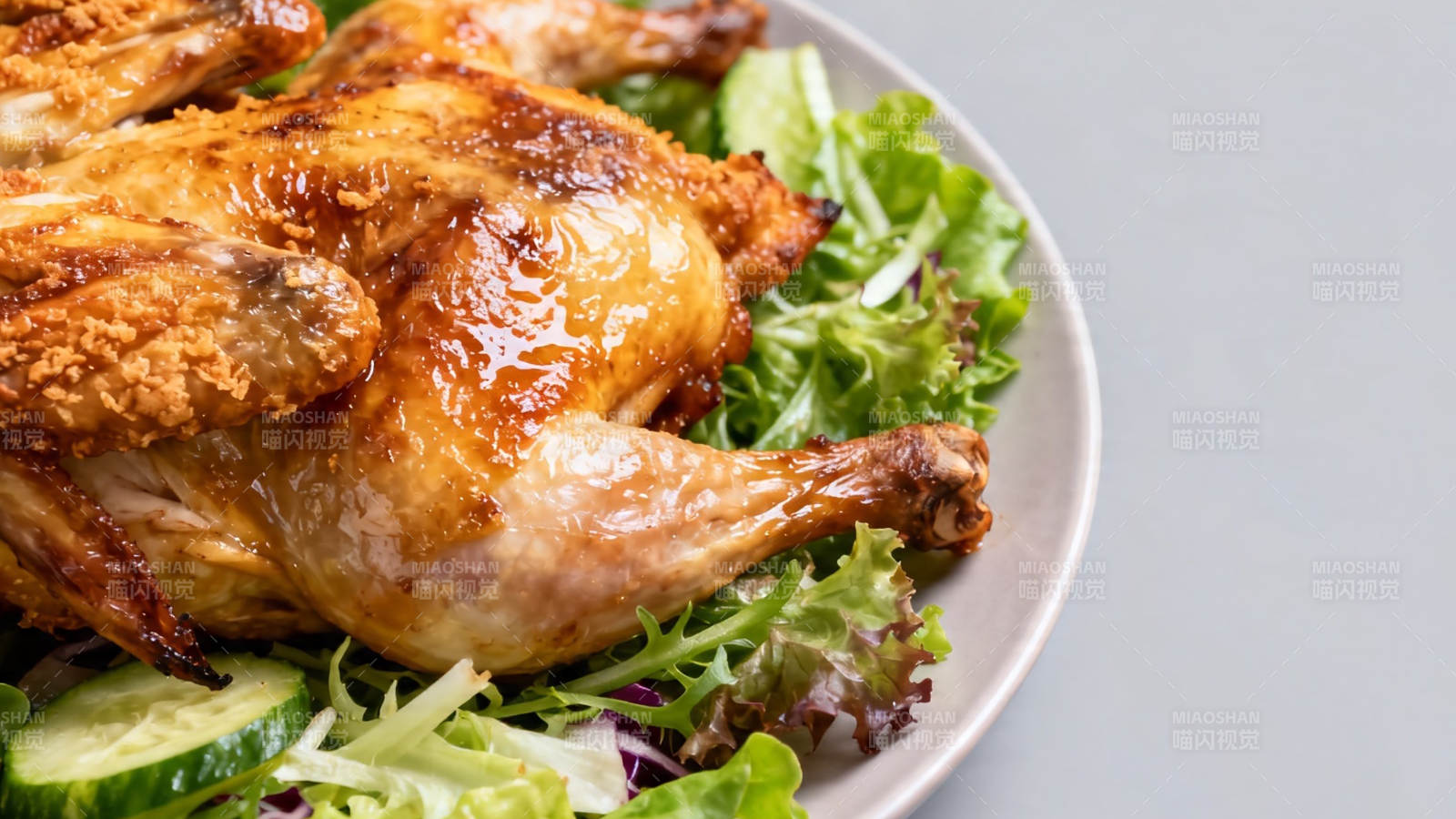 烤鸡配沙拉 香嫩诱人图片