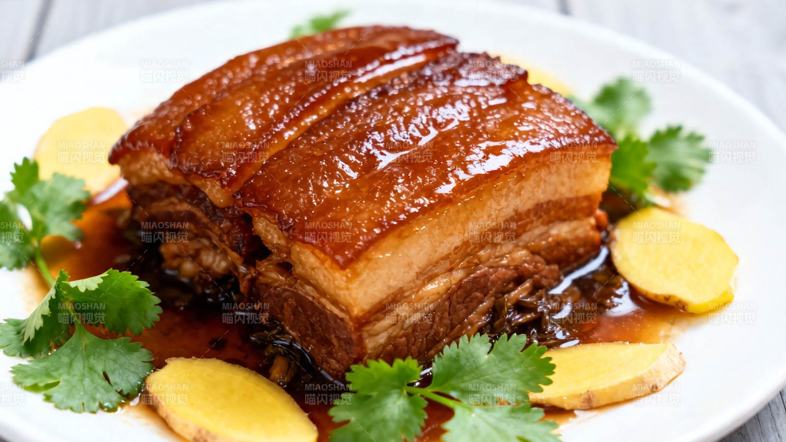 红烧肉配姜香菜图片