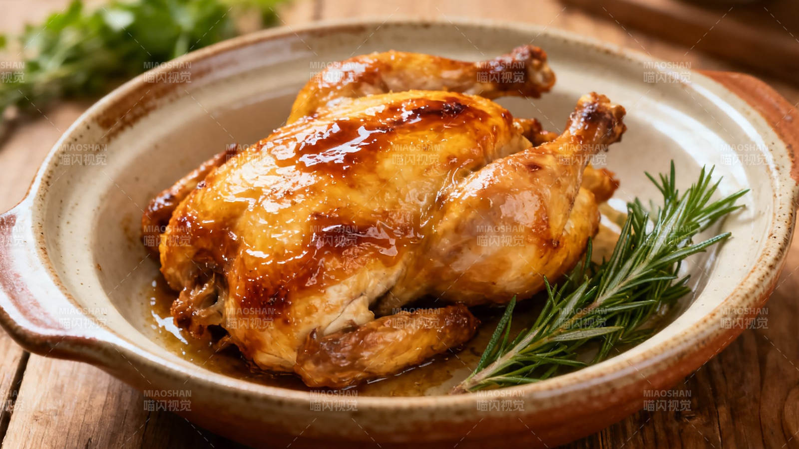 香烤整鸡配迷迭香图片