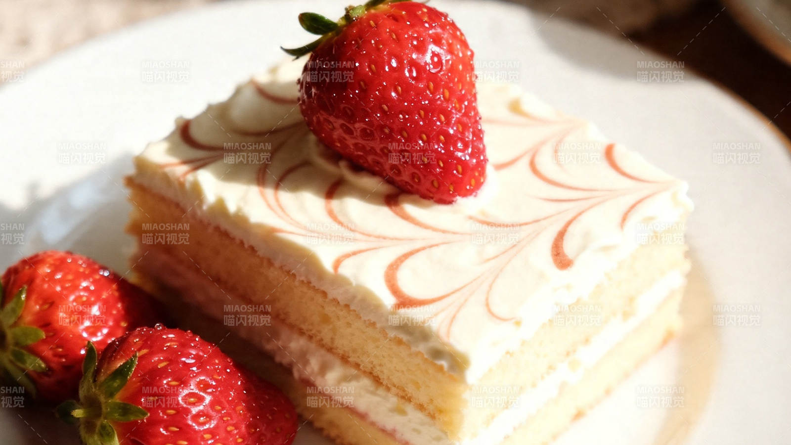 草莓奶油蛋糕 甜美诱人图片