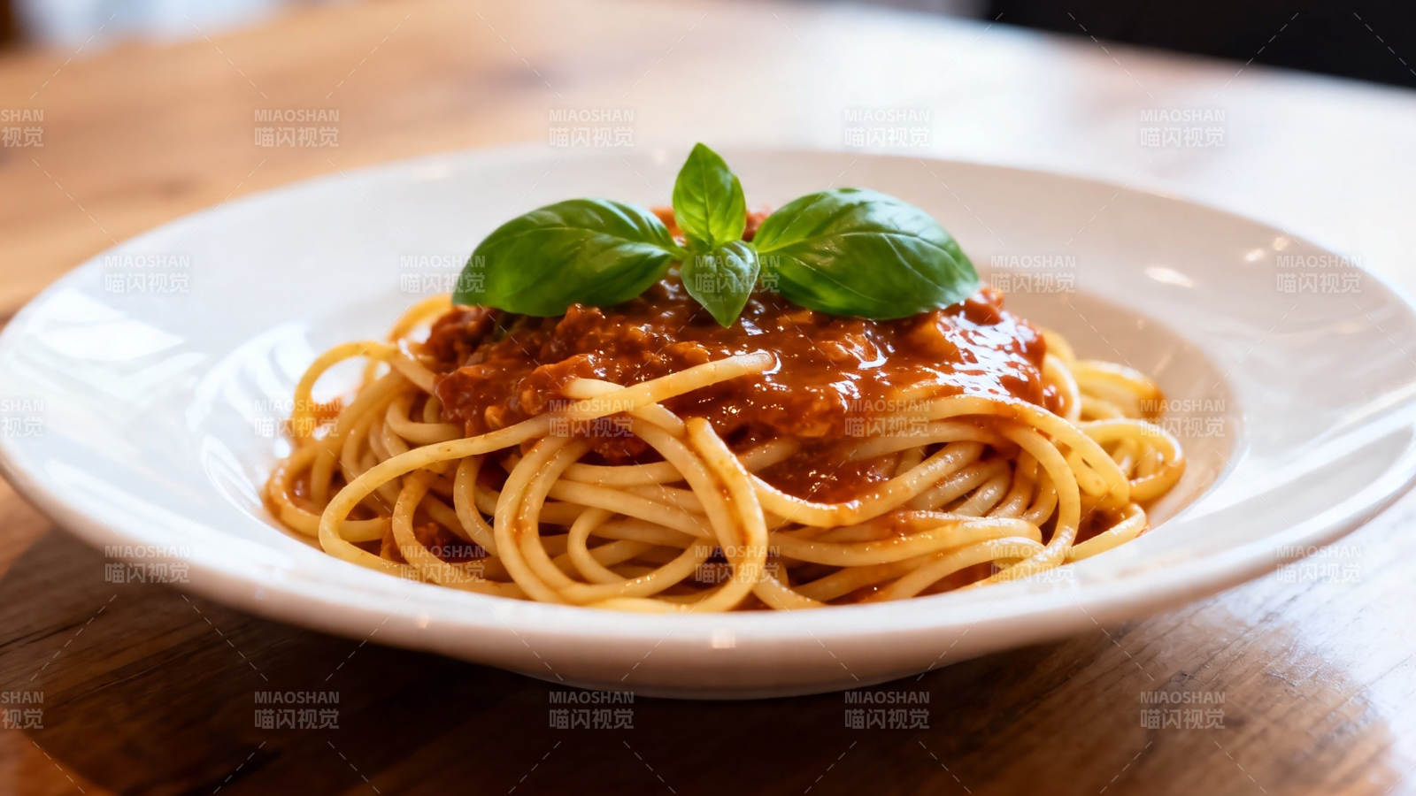 意面配罗勒 经典美味图片