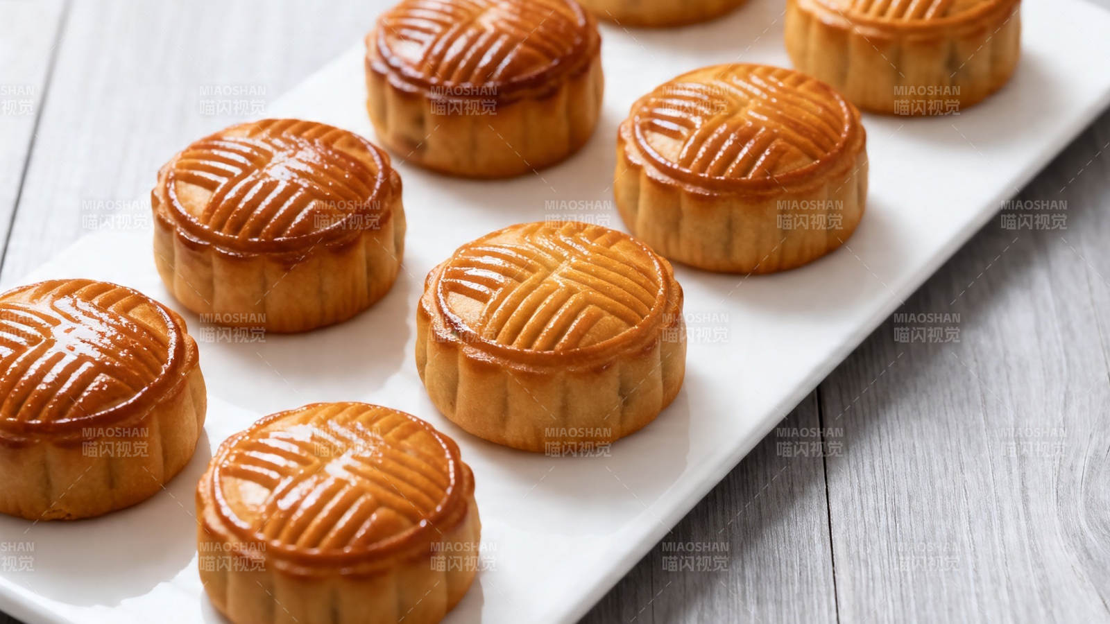 中秋月饼 金黄诱人图片